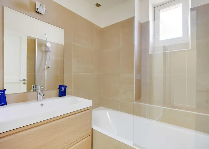 A C 3br 6p - Saint-lazare Les Champs Elysee Apartment