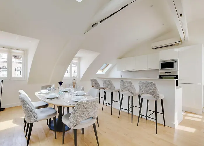 A C 3br 6p - Saint-lazare Les Champs Elysee Apartment